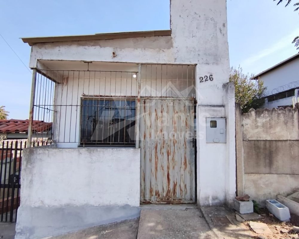 Sítio à venda no município de Ritápolis - MG.

Descrição:

2 quartos, sendo uma suíte.
2 cozinhas equipadas.
Banheiro social.
Varanda.
Piscina.
Quiosque com churrasqueira.
Fogão à lenha com serpentina.
Garagem para cinco carros.

•Abastecimento com água de mina e poço artesiano.
•Terreno: 38.000m² | Construção: 80m².
•Apenas 2,5Km da ponte de Ritápolis.
💰400.000.

Avante Imóveis | Código 509.
Agende sua visita. Paulo César: 32 99951-6428.
Creci: 61743.